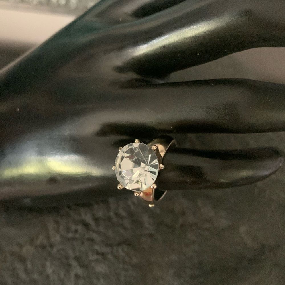 Vintage Large Vibrant Clear Crystal High-set Solitaire ring, Unmarked